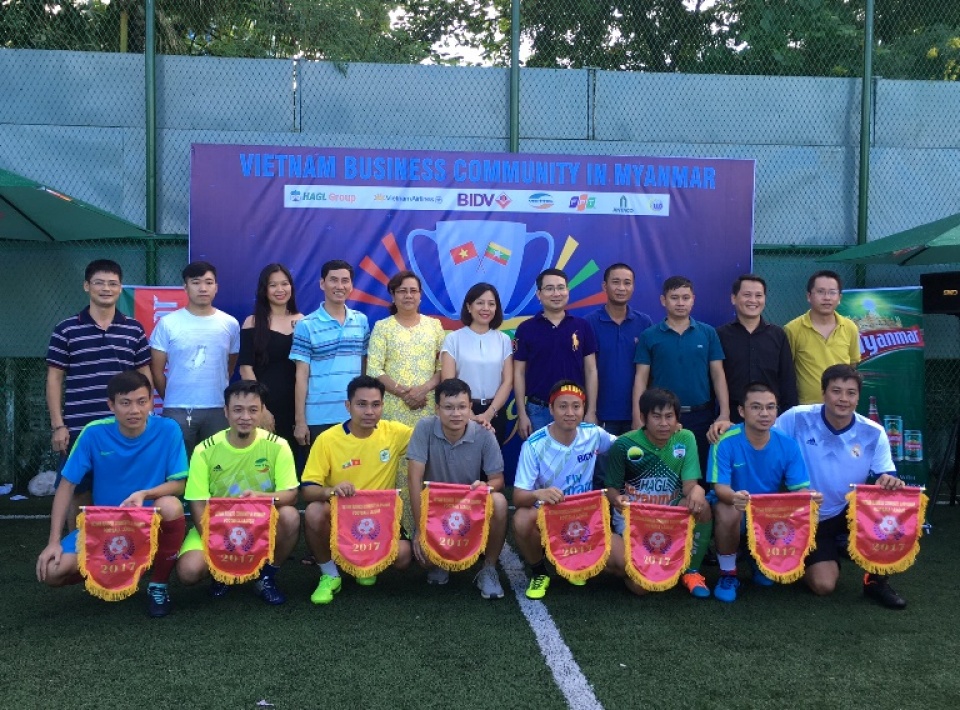 khai mac giai bong da doanh nghiep viet nam tai myanmar 2017