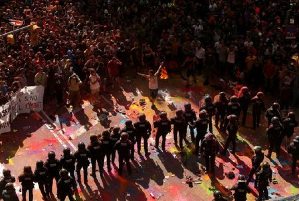 tay ban nha tai dien bieu tinh ung ho catalonia ly khai