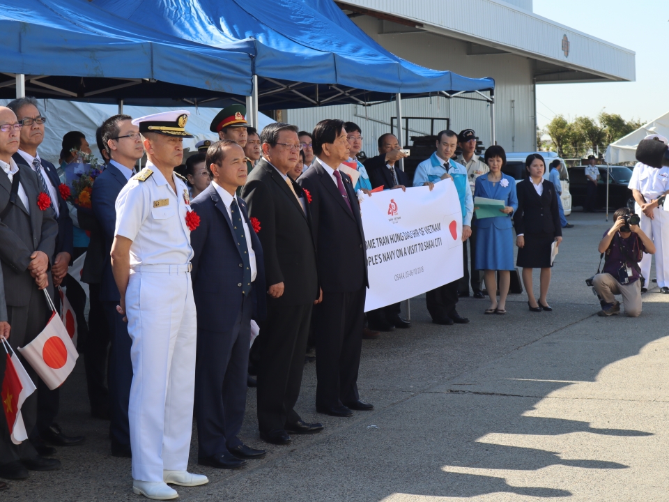 tau hai quan viet nam duoc chao don o osaka nhat ban