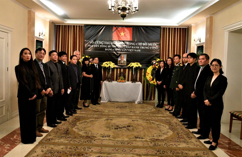 le vieng va mo so tang nguyen tong bi thu do muoi tai ba lan