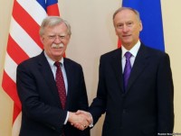 kieu chao rieng cua ong putin danh cho ong trump khi o paris