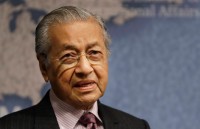 vua malaysia bat ngo thoai vi sau khi cuoi hoa hau nga 25 tuoi