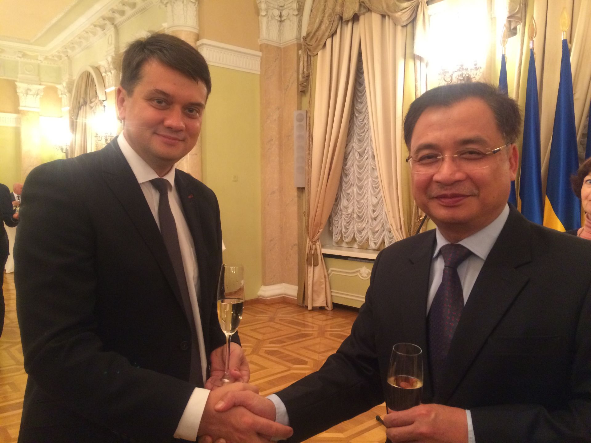 dai su nguyen anh tuan chao chu tich quoc hoi ukraine