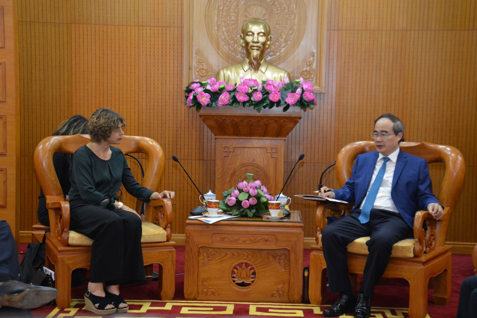 bi thu thanh uy tp ho chi minh lam viec voi dai su ha lan ve giai phap chong ngap cho thanh pho