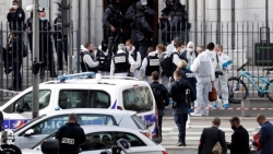 Tấn công khủng bố bằng dao ở Pháp: Hung thủ bị thương nặng, Paris báo động an ninh, quốc tế phẫn nộ