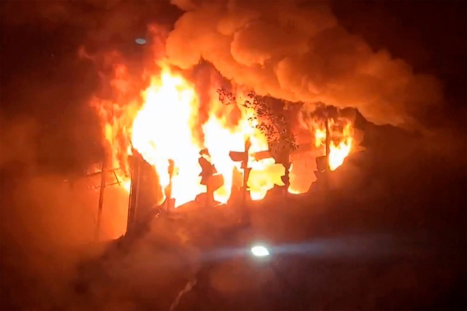 Cháy chung cư cao tầng ở Đài Loan, ít nhất 46 người thiệt mạng. (Nguồn: AP)