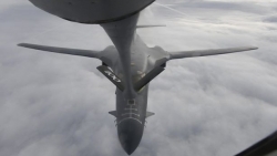 Máy bay ném bom Mỹ diễu qua Biển Đen; Tổng thống Ukraine nhấn mạnh tầm quan trọng của Washington