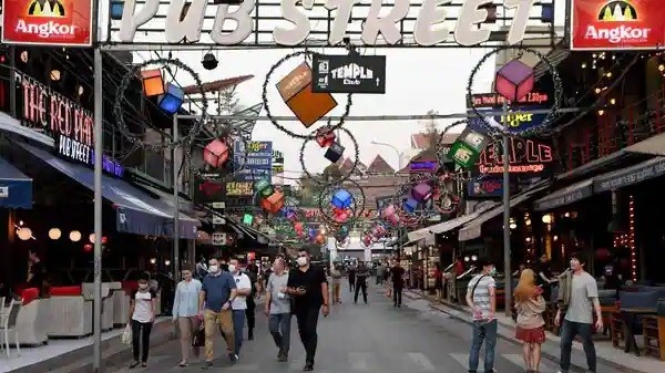 covid19 o dong nam a hoa tieu dua campuchia chuan bi mo cua du lich malaysia manh tay voi giao vien khong tiem chung