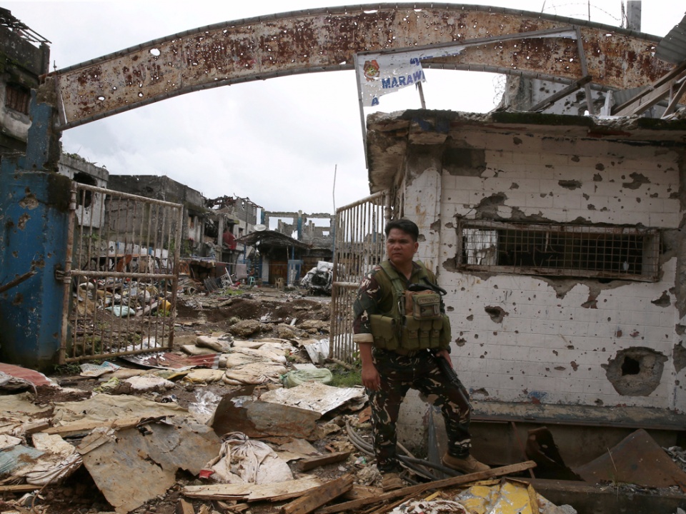 Quân đội Philippines đụng độ với tàn quân IS quan doi philippines dung do voi tan quan is