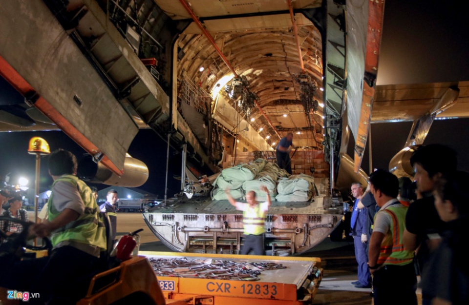 40 tan hang nga ho tro viet nam da den san bay cam ranh
