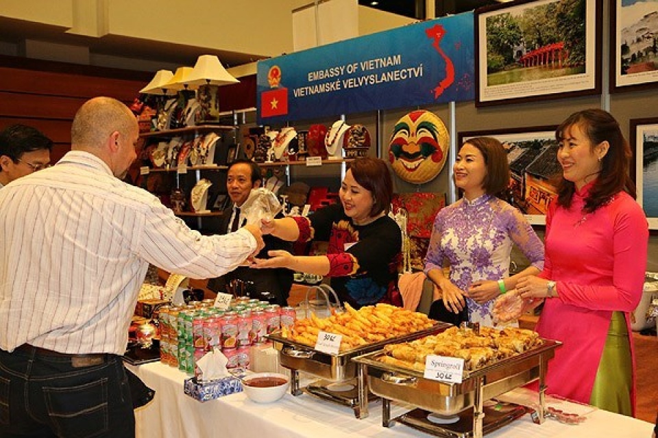 khai mac hoi cho giang sinh quoc te prague 2017