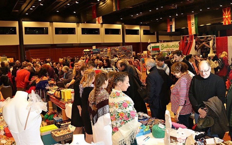 khai mac hoi cho giang sinh quoc te prague 2017