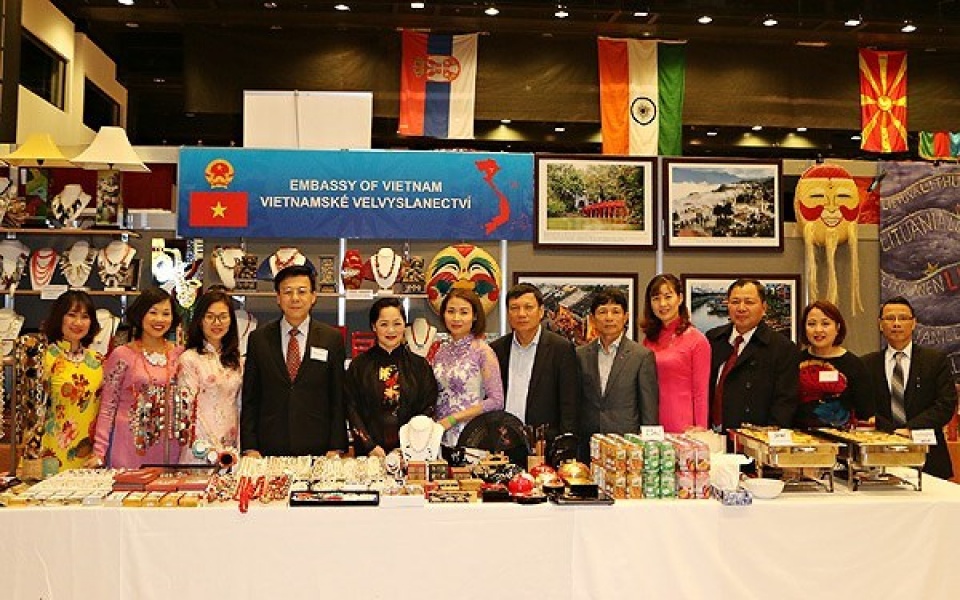 khai mac hoi cho giang sinh quoc te prague 2017