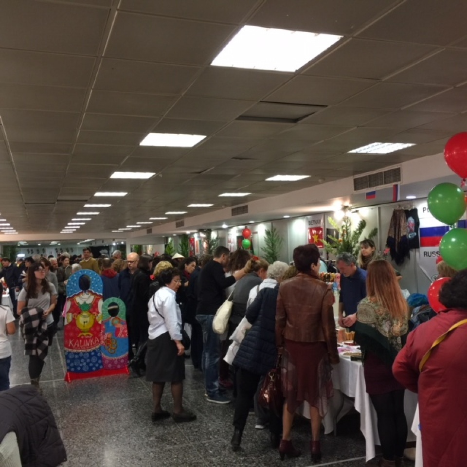 dai su quan viet nam tai hy lap tham gia hoi cho tu thien