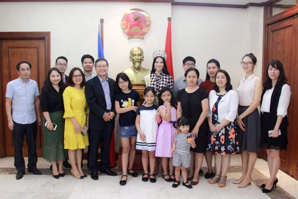 cong dong nguoi viet tai philippines chuc mung hoa hau trai dat 2018