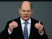 chau au anh roi phap loan duc mong lung