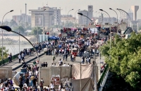 Iraq: Vùng Xanh được bảo vệ nghiêm ngặt trúng 2 rocket, người biểu tình kiểm soát cây cầu thứ 3