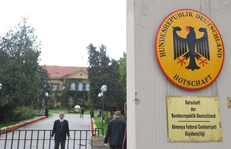 tho nhi ky co hanh dong gay cang thang duc noi khong the hieu noi