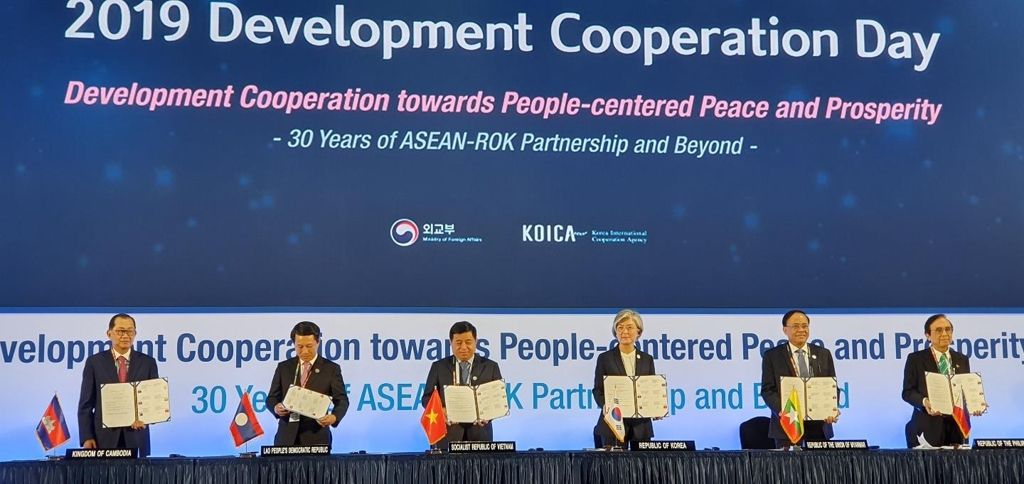 han quoc va 5 nuoc thanh vien asean ky ban ghi nho ve ho tro phat trien