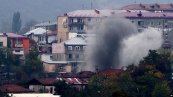 Xung đột Armenia-Azerbaijan: Pháo kích dữ dội ở thủ phủ Nagorno-Karabahk, gấp rút sơ tán dân thường