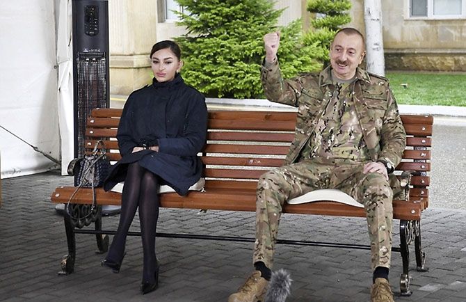 Xung đột ở Nagorno-Karabakh: Tổng thống Azerbaijan lần đầu đến thăm sau chiến sự, rộ thông tin binh sĩ Nga bị tấn công