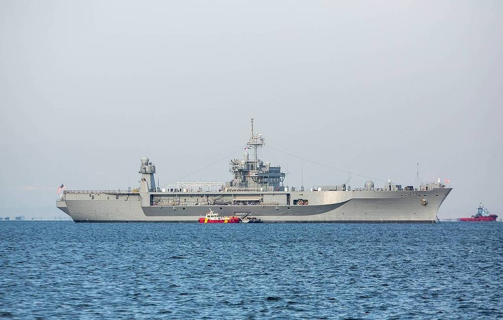 Tàu chỉ huy USS Mount Whitney của Mỹ tiến vào Biển Đen, Nga đã sẵn sàng Tàu chỉ huy USS Mount Whitney của Mỹ tiến vào Biển Đen, Nga đã sẵn sàng