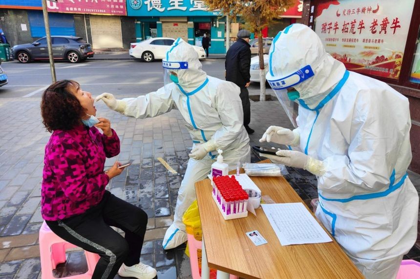 Covid-19: Dịch bùng rộng ở Trung Quốc; siêu vaccine mới hiệu quả khủng; Indonesia tiêm vaccine cho trẻ 6-11 tuổi. (Nguồn: AFP)