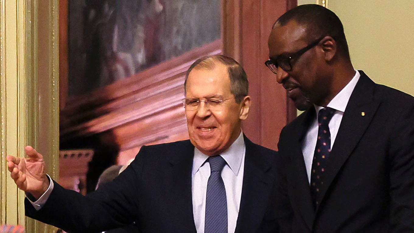 Mali tính dựa vào Nga, Moscow ra tuyên bố không khoan nhượng ngay trước mũi Pháp vụ lính đánh thuê