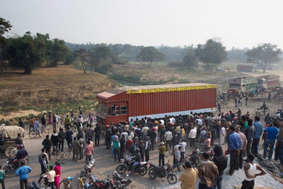 nepal dong cua bien gioi voi an do trong 72 gio truoc tong tuyen cu