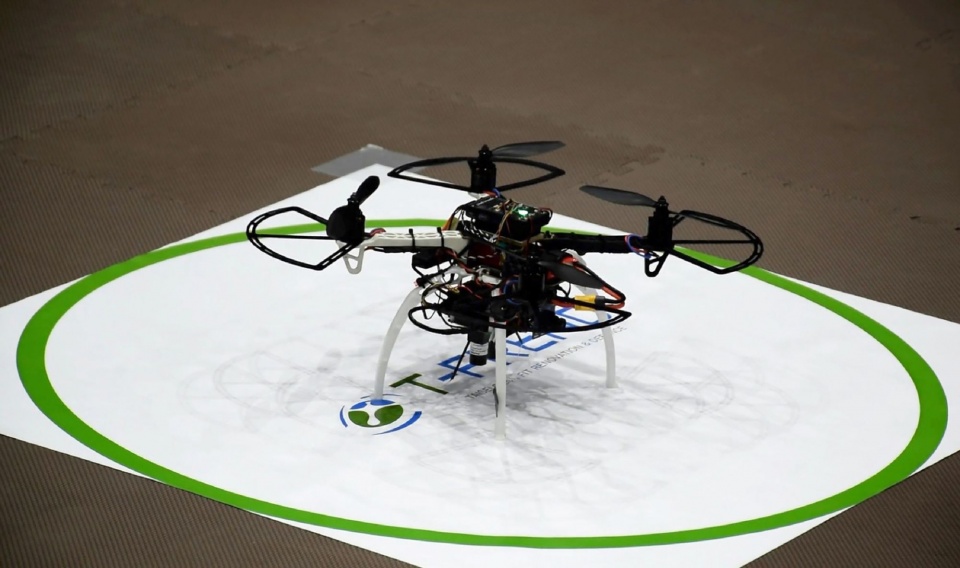 cong ty nhat che tao may bay duoi nhan vien ve dung gio