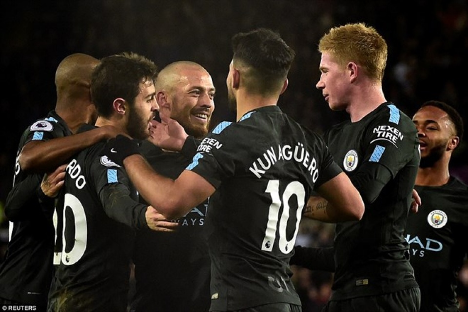 premier league man city lap ky luc vo tien khoang hau