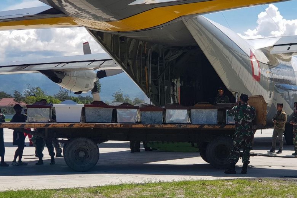 indonesia tim thay hang chuc thi the trong vu tan cong o papua