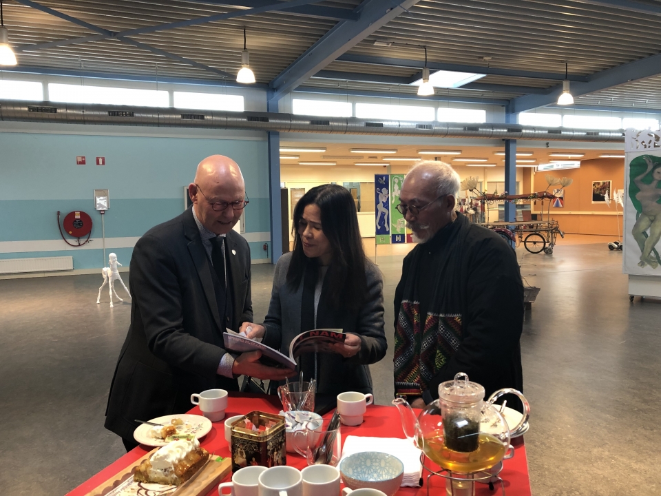 hoa sy viet mang ha noi den voi ha lan