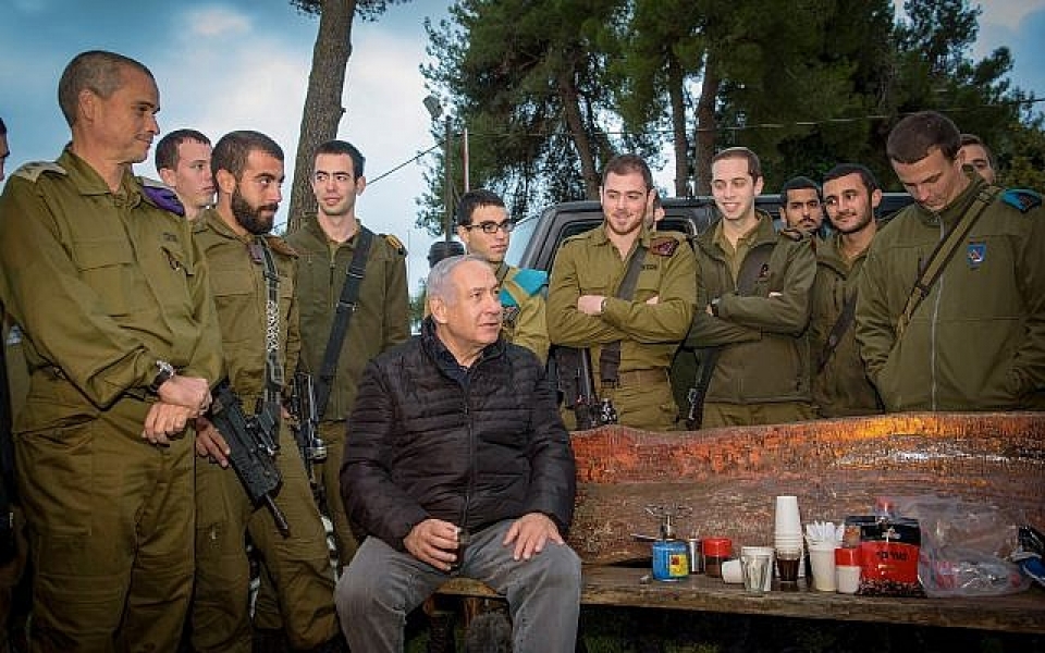 israel thu tuong netanyahu se kiem bo truong quoc phong