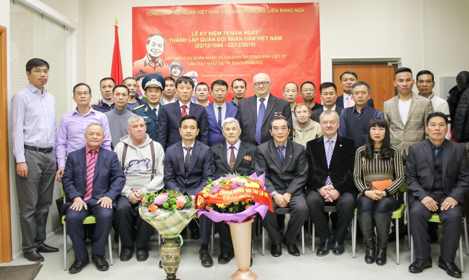 ky niem 74 nam ngay thanh lap quan doi nhan dan viet nam tai ekaterinburg lb nga