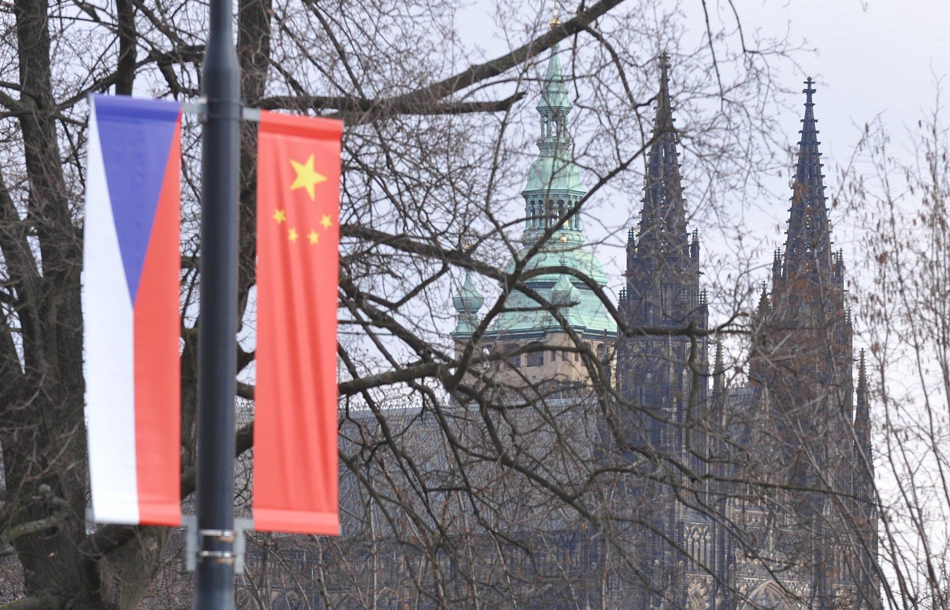 czech trung cang thang huawei zte bi loi vao cuoc