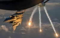 Mỹ không kích phiến quân tại Syria và Iraq, căn cứ của Washington tại Baghdad trúng rocket