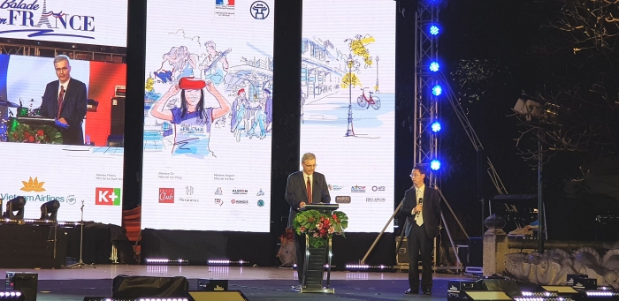 le hoi am thuc phap dao quanh nuoc phap ngay giua trai tim ha noi