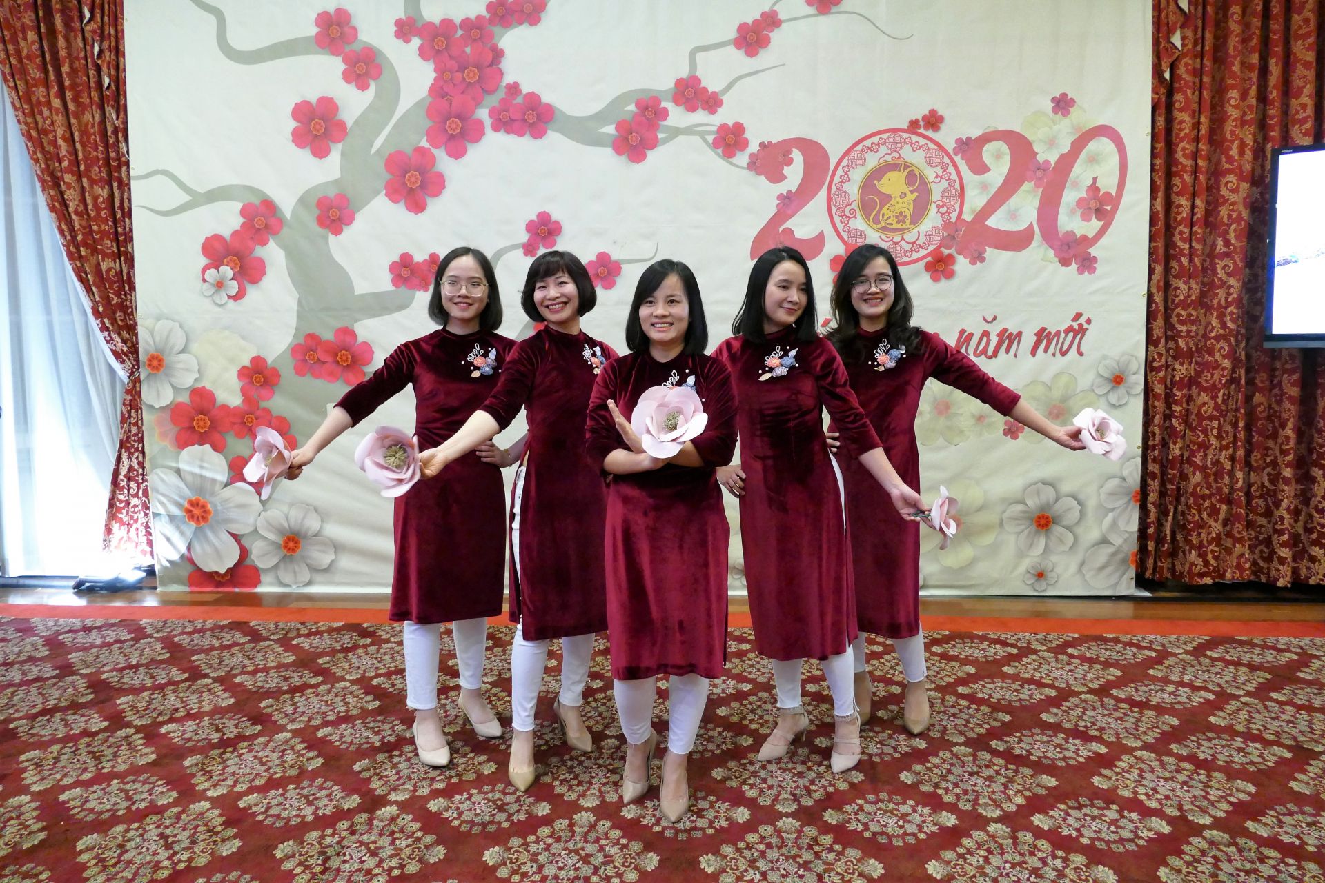 dai su quan viet nam tai hoa ky ron rang to chuc don tet canh ty 2020