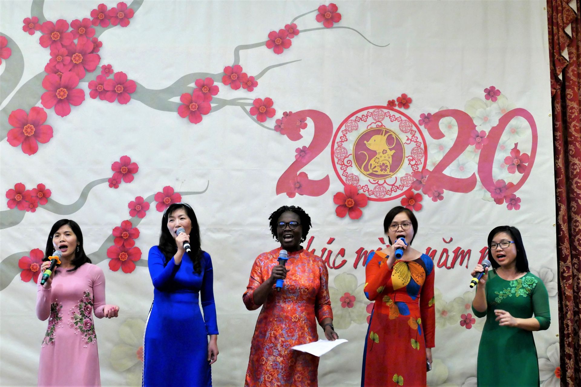 dai su quan viet nam tai hoa ky ron rang to chuc don tet canh ty 2020