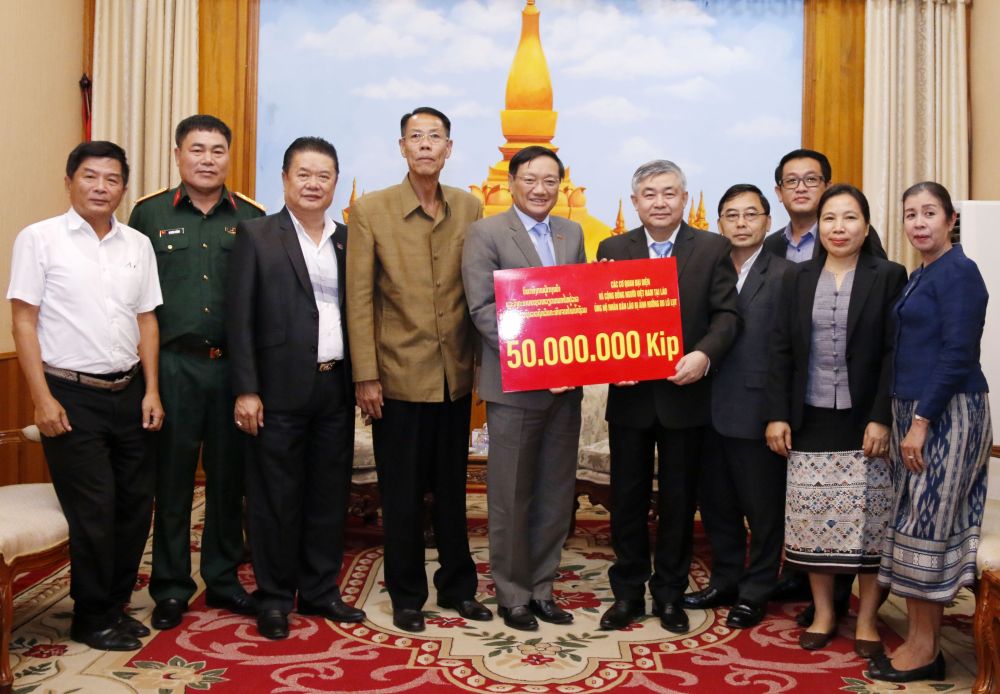Buổi sinh hoạt đặc biệt của Chi bộ giáo viên tại thủ đô Vientiane, Lào