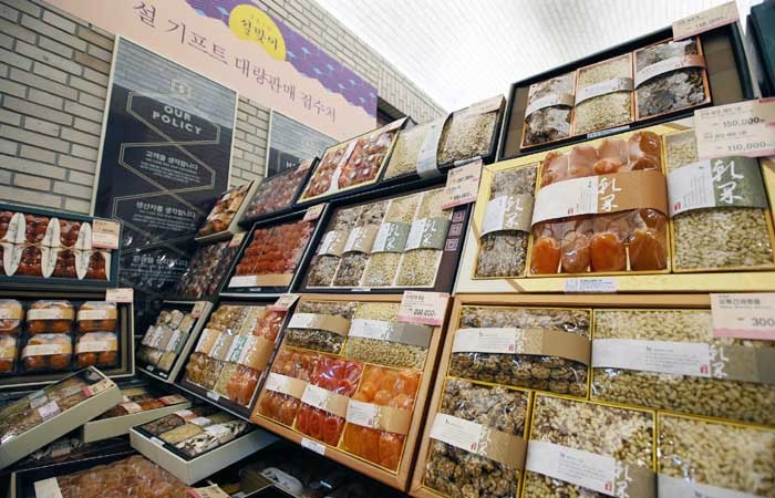 Tặng quà vào những ngày lễ, đặc biệt là dịp Tết Trung Thu, Tết Nguyên Đán là một trong những nét văn hóa đặc trưng của người Á Đông nói chung và Hàn Quốc nói riêng. (Nguồn: Korea.net)