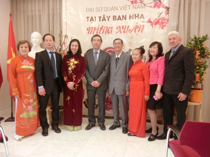 vui tet cong dong tai tay ban nha