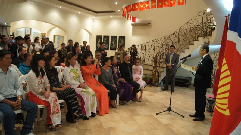 hang tram nguoi viet tham du tet cong dong o qatar