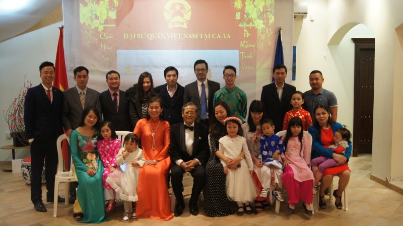 hang tram nguoi viet tham du tet cong dong o qatar