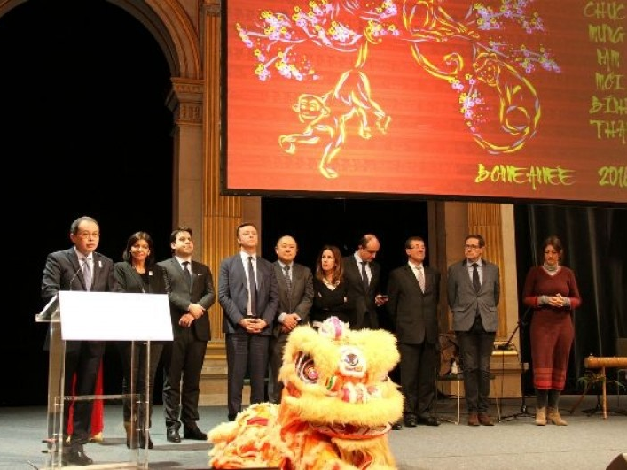 "Về Việt Nam" tại Tòa thị chính Paris