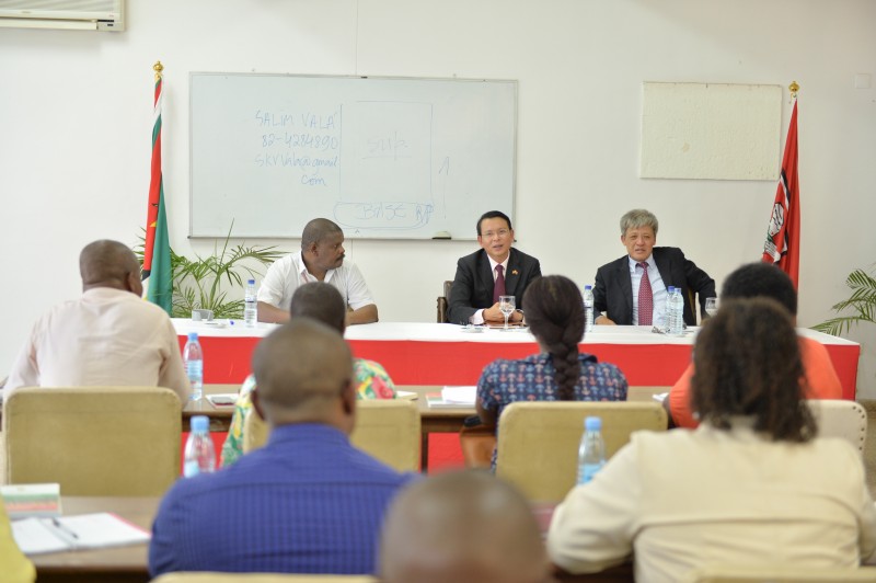 frelimo cu can bo sang hoc tap kinh nghiem viet nam