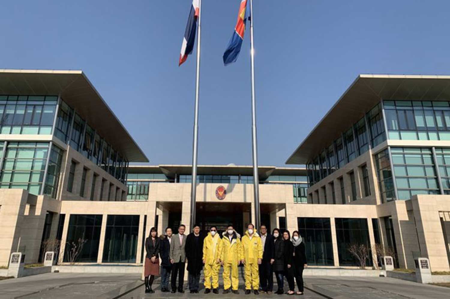 ngoai giao virus corona thai lan cu nhan vien ngoai giao toi ho tro cong dan o vu han