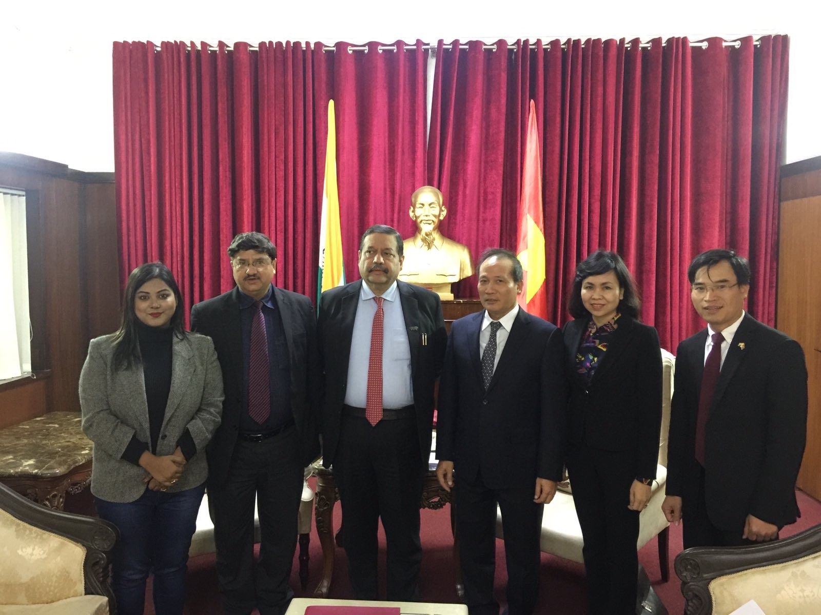 tim huong di cho hang nong san viet nam tai an do