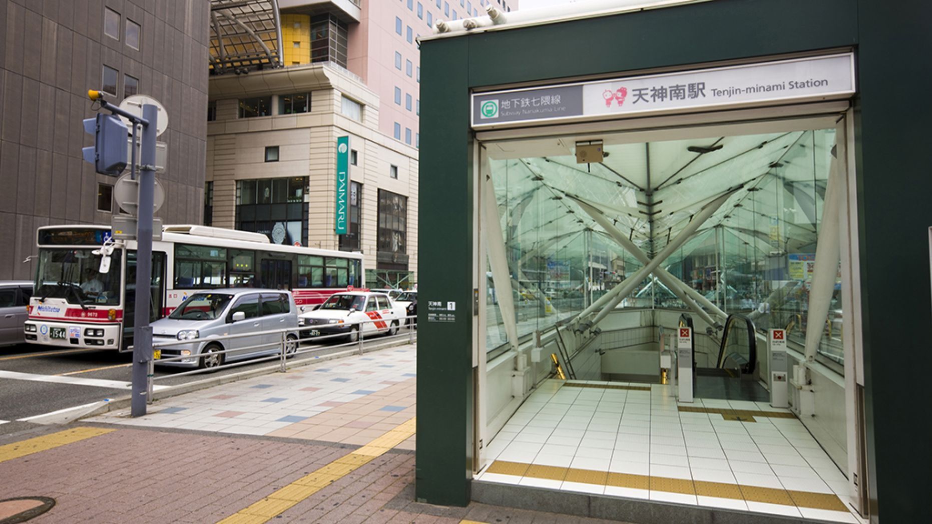 hanh khach ho mot tieng doan tau phai dung khan cap